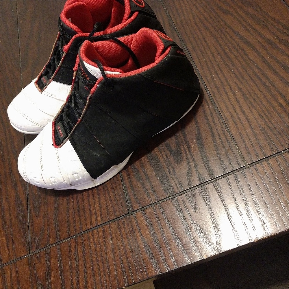 2006 converse D-wade playoff edition shoe